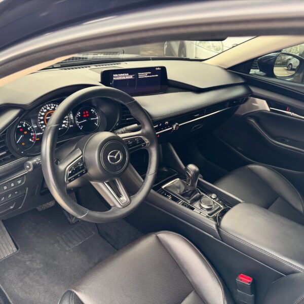 Mazda 3 Grand Touring Híbrido - Image 8