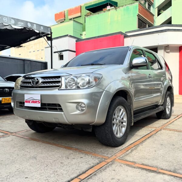 Toyota Fortuner SR5 4X4