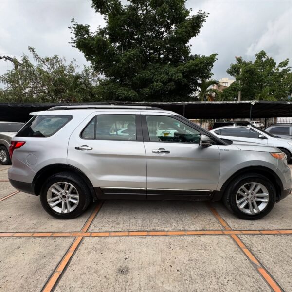 Ford Explorer Limited - Image 4