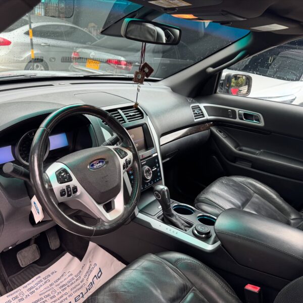 Ford Explorer Limited - Image 8
