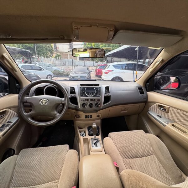 Toyota Fortuner SR5 4X4 - Image 9