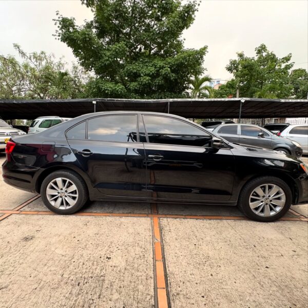 Volkswagen Jetta Comfortline - Image 4