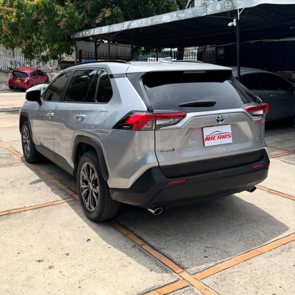 Toyota RAV4 XLE Híbrida - Image 8