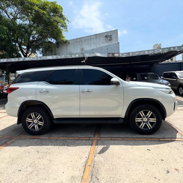 Toyota Fortuner SRV - Image 4