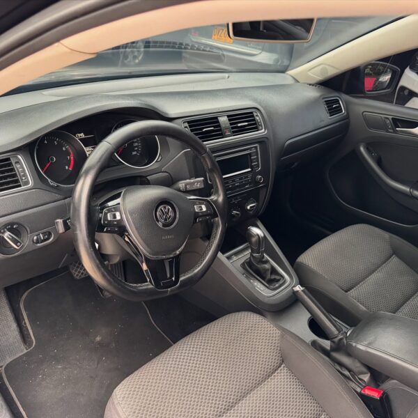 Volkswagen Jetta Comfortline - Image 9