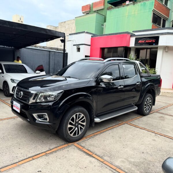 Nissan Frontier LE Diésel 4x4 - Image 2