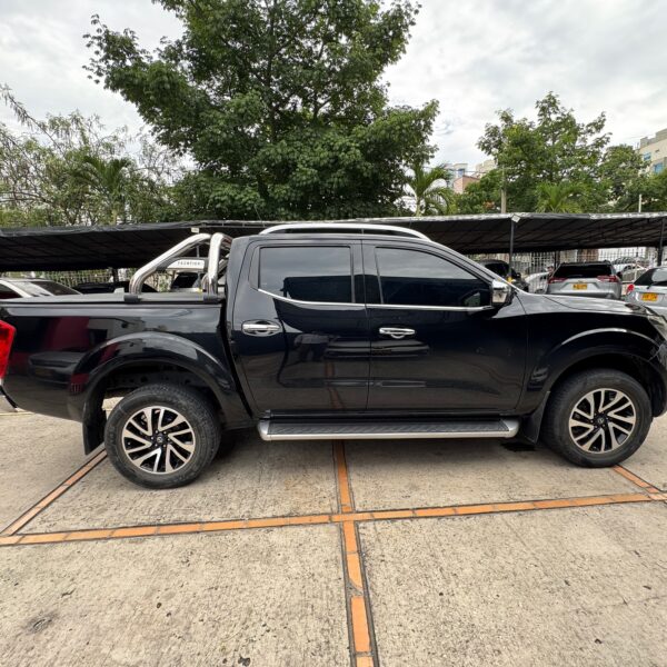 Nissan Frontier LE Diésel 4x4 - Image 5