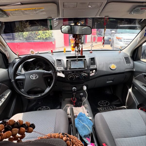 Toyota Hilux 2.5 Diésel 4X4 - Image 9
