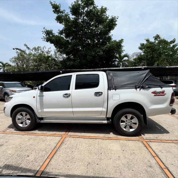 Toyota Hilux 2.5 Diésel 4X4 - Image 7