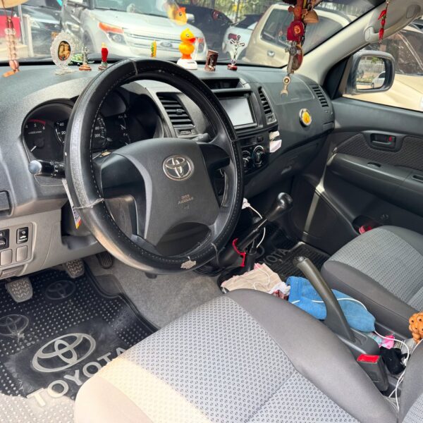 Toyota Hilux 2.5 Diésel 4X4 - Image 8