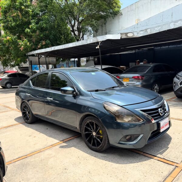 Nissan Versa Advance - Image 4
