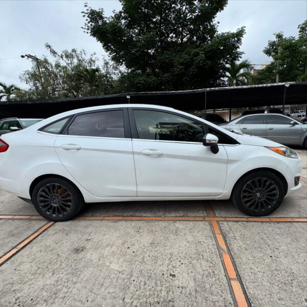 Ford Fiesta Titanium - Image 4