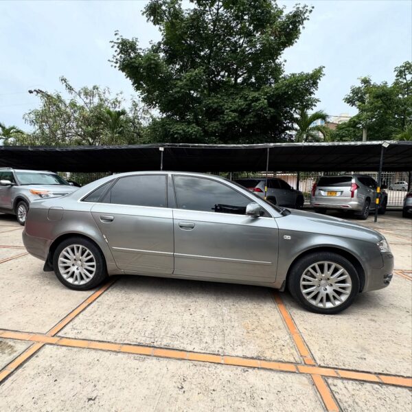 Audi A4 Luxury - Image 5