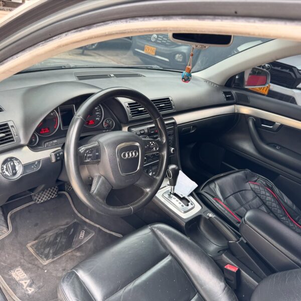 Audi A4 Luxury - Image 9