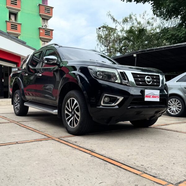 Nissan Frontier LE Diésel 4x4 - Image 4