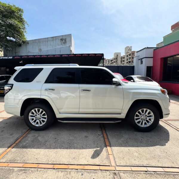 Toyota 4Runner Limited 2020 - Image 6
