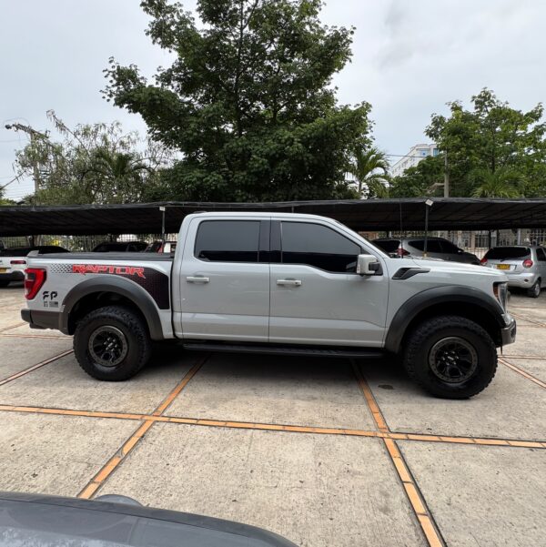 Ford F-150 Raptor 2024 - Image 6