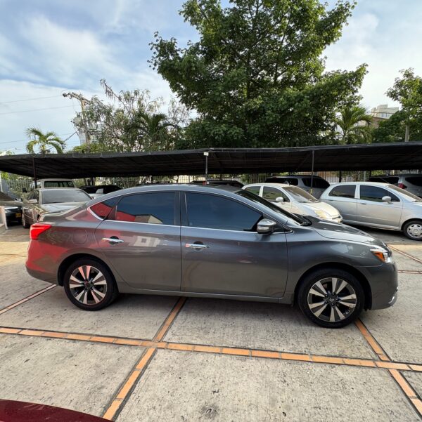 Nissan Sentra Exclusive 2019 - Image 9